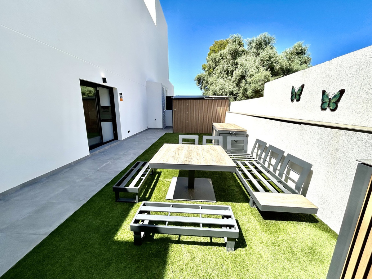 For sale - 2 Bedroom 2 Bathroom House - Detached Villa in Orihuela - Villamartin  - Alicante