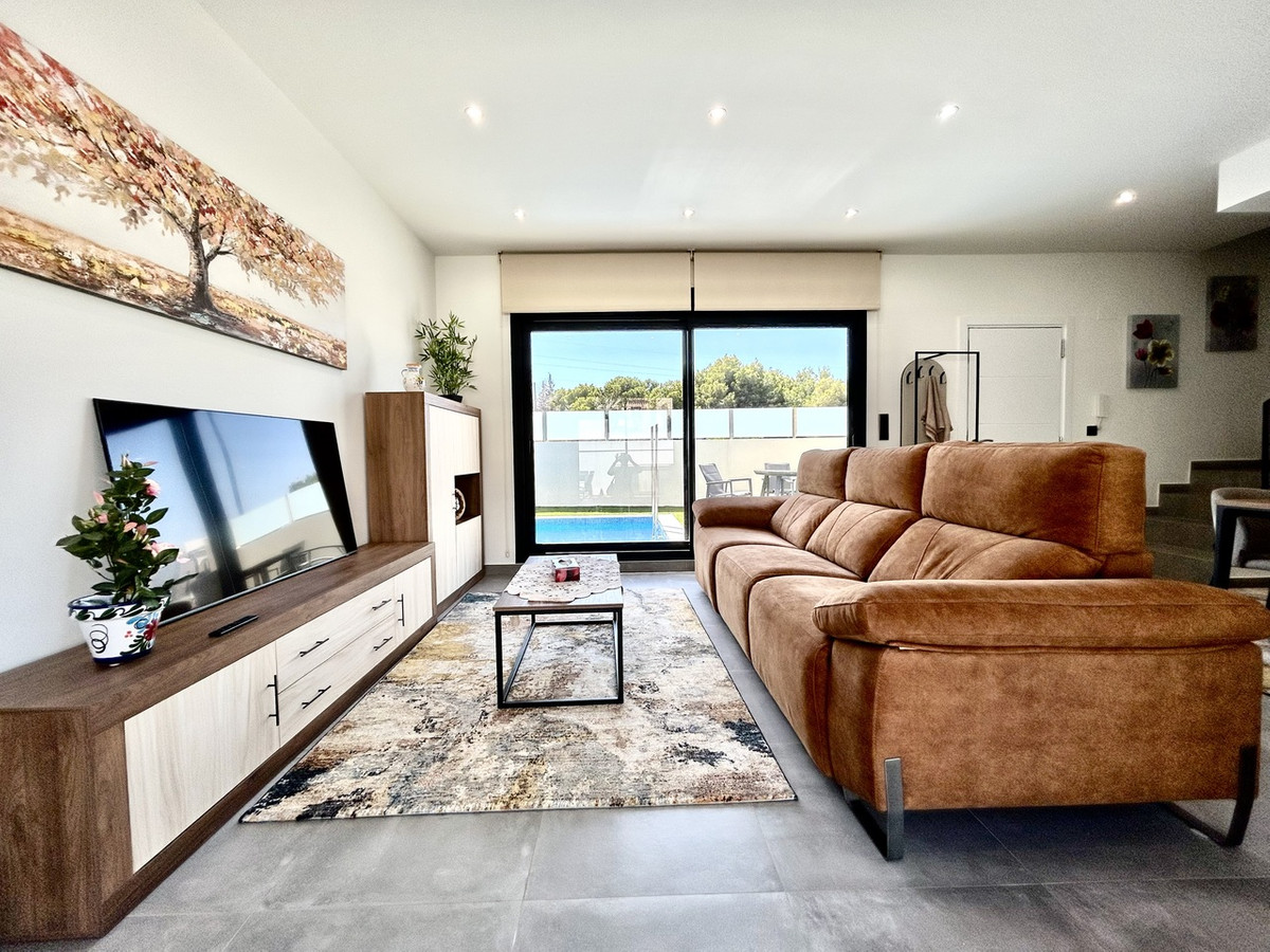 For sale - 2 Bedroom 2 Bathroom House - Detached Villa in Orihuela - Villamartin  - Alicante