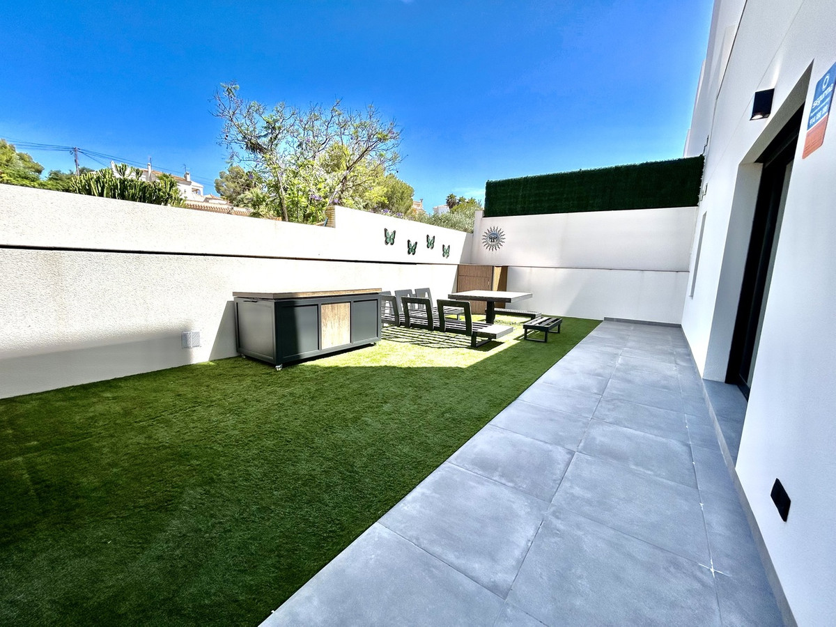 For sale - 2 Bedroom 2 Bathroom House - Detached Villa in Orihuela - Villamartin  - Alicante