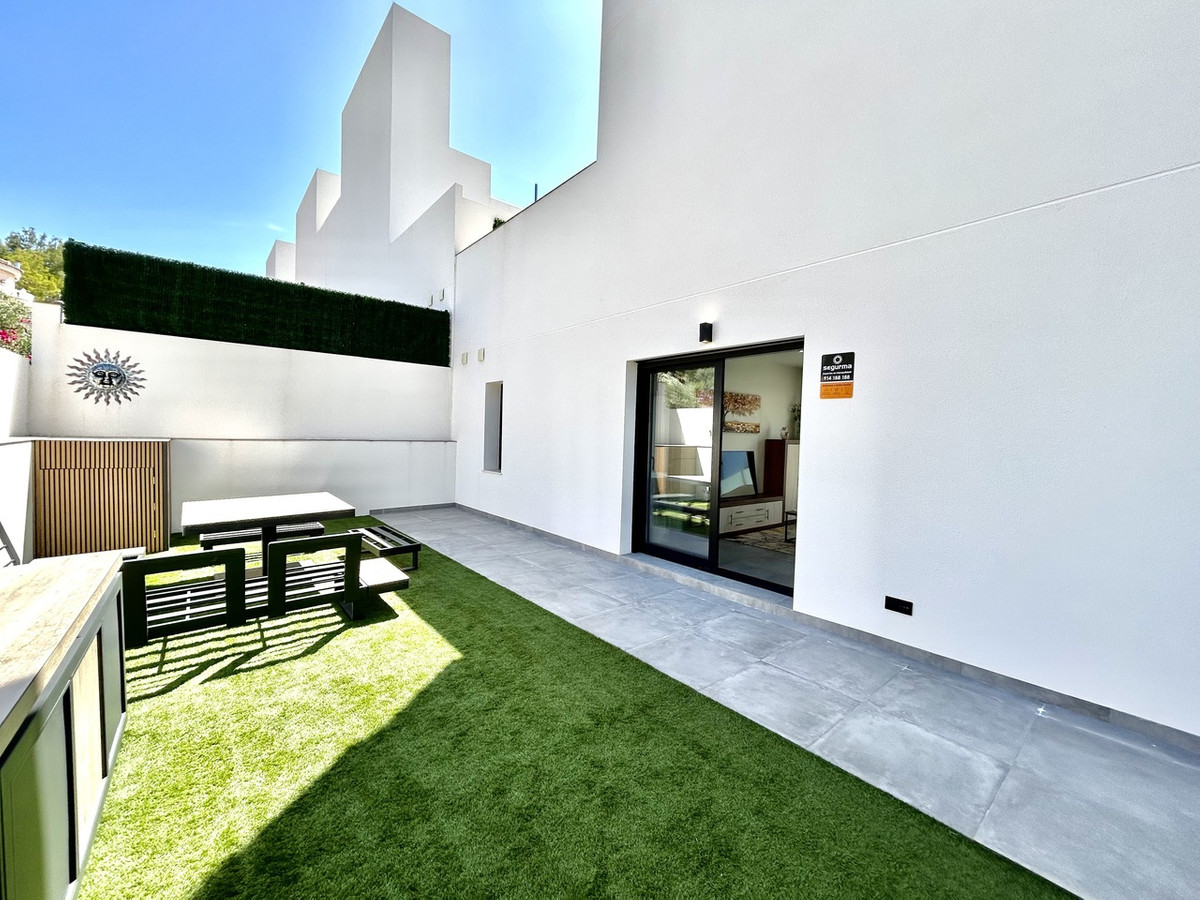 For sale - 2 Bedroom 2 Bathroom House - Detached Villa in Orihuela - Villamartin  - Alicante