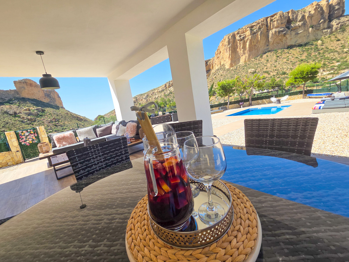 For sale - 3 Bedroom 1 Bathroom House - Detached Villa in Crevillente - Crevillent - Crevillente - Crevillent Centro  - Alicante