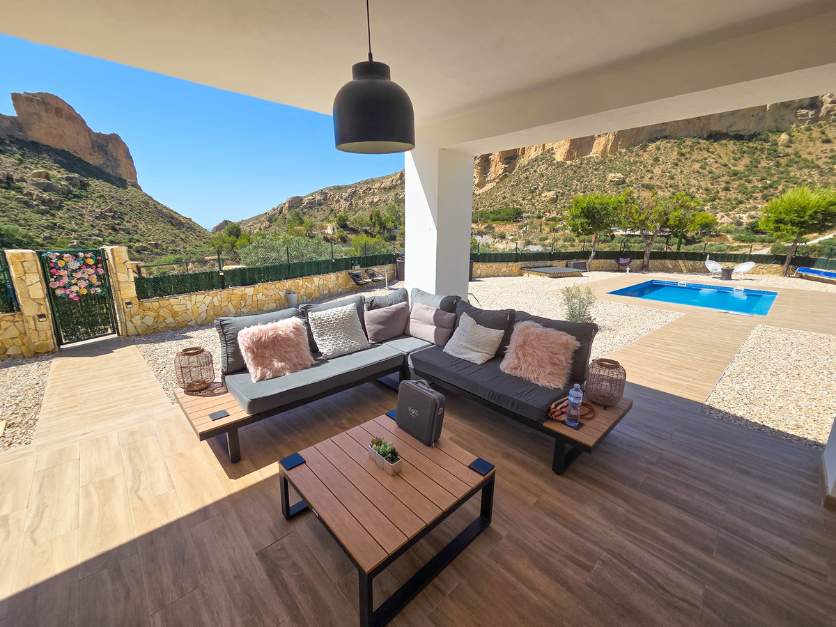 For sale - 3 Bedroom 1 Bathroom House - Detached Villa in Crevillente - Crevillent - Crevillente - Crevillent Centro  - Alicante