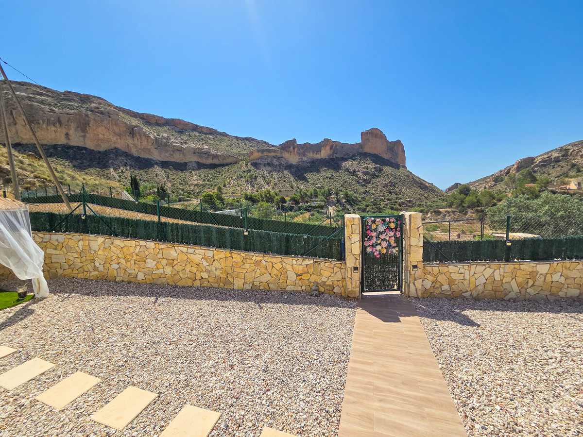 For sale - 3 Bedroom 1 Bathroom House - Detached Villa in Crevillente - Crevillent - Crevillente - Crevillent Centro  - Alicante