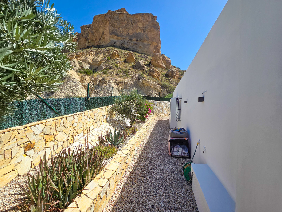 For sale - 3 Bedroom 1 Bathroom House - Detached Villa in Crevillente - Crevillent - Crevillente - Crevillent Centro  - Alicante