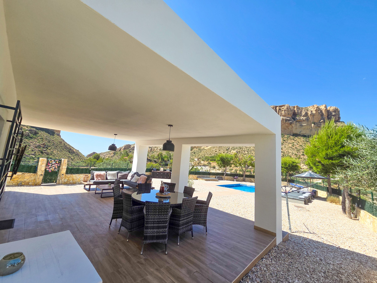 For sale - 3 Bedroom 1 Bathroom House - Detached Villa in Crevillente - Crevillent - Crevillente - Crevillent Centro  - Alicante