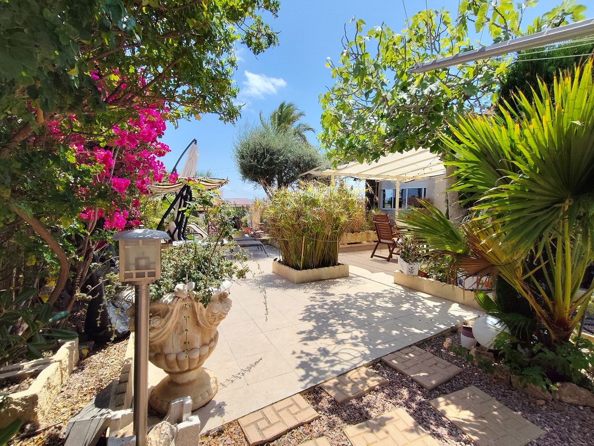For sale - 3 Bedroom 2 Bathroom House - Detached Villa in Rojales - Ciudad Quesada  - Alicante