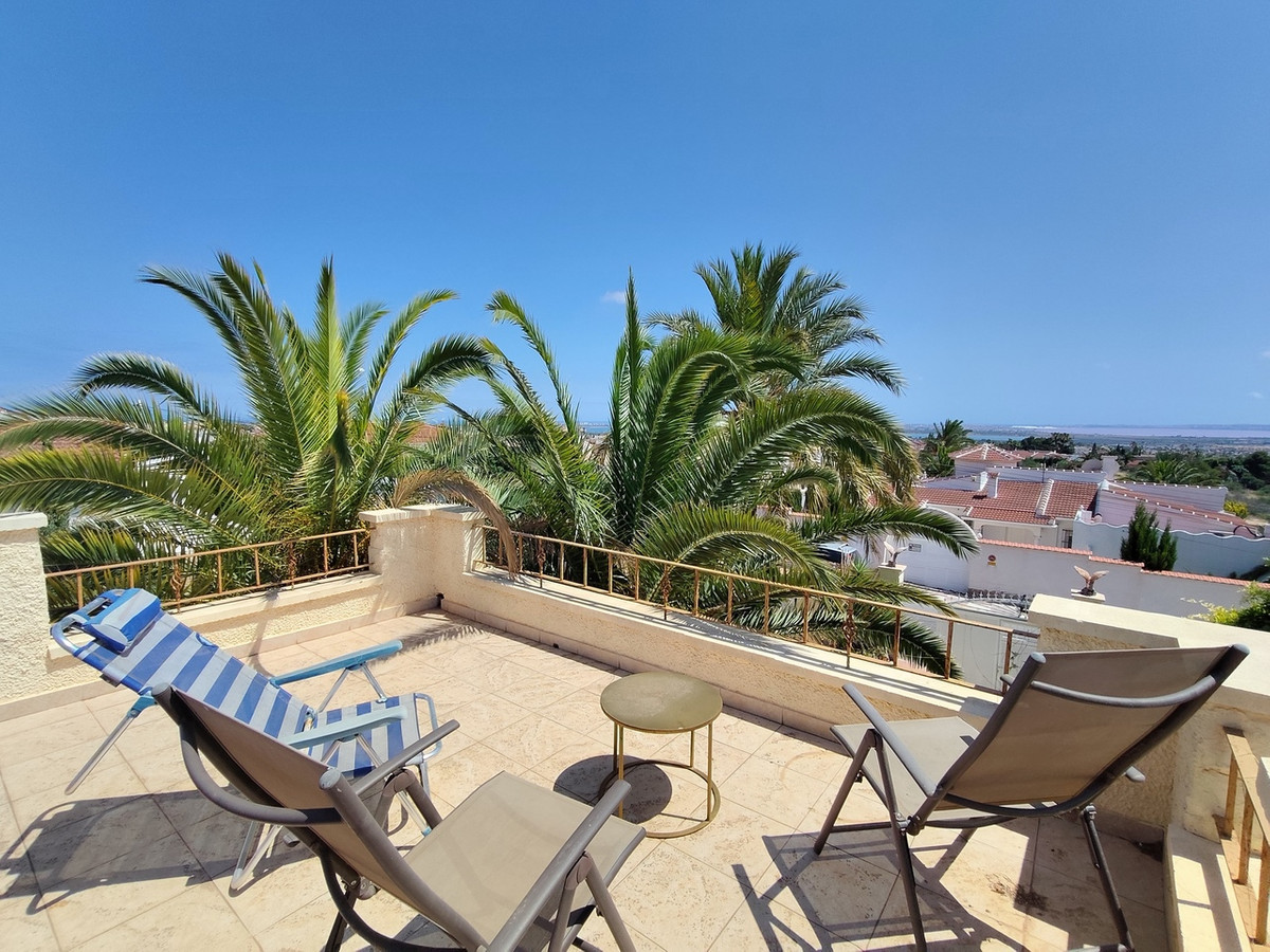 For sale - 3 Bedroom 2 Bathroom House - Detached Villa in Rojales - Ciudad Quesada  - Alicante