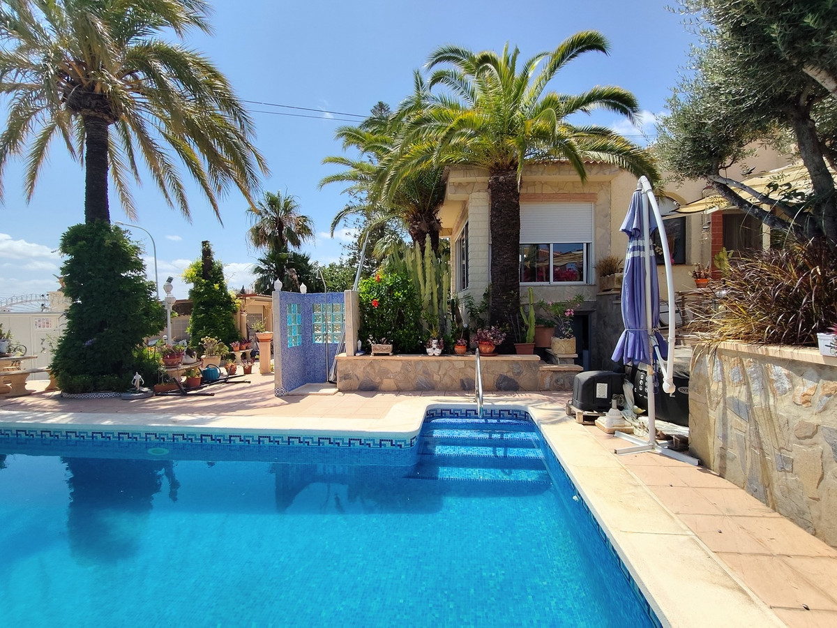 For sale - 3 Bedroom 2 Bathroom House - Detached Villa in Rojales - Ciudad Quesada  - Alicante