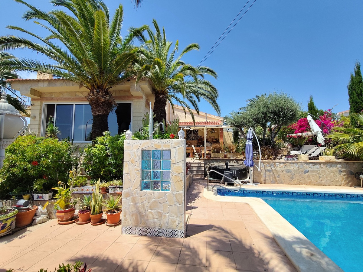 For sale - 3 Bedroom 2 Bathroom House - Detached Villa in Rojales - Ciudad Quesada  - Alicante