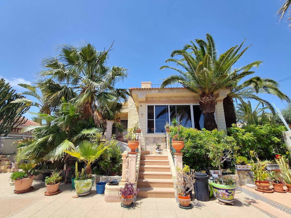 For sale - 3 Bedroom 2 Bathroom House - Detached Villa in Rojales - Ciudad Quesada  - Alicante