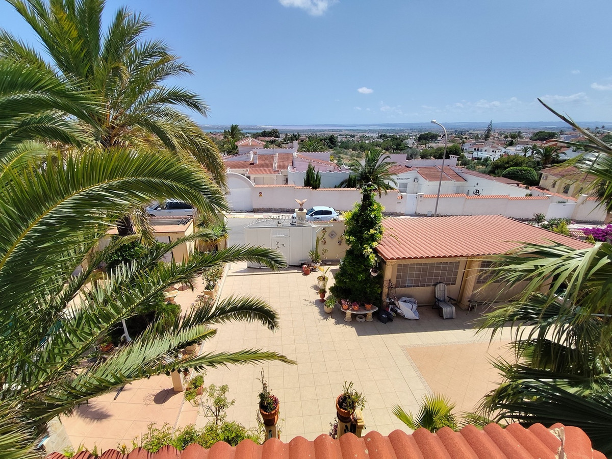 For sale - 3 Bedroom 2 Bathroom House - Detached Villa in Rojales - Ciudad Quesada  - Alicante