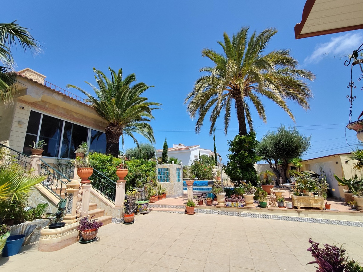 For sale - 3 Bedroom 2 Bathroom House - Detached Villa in Rojales - Ciudad Quesada  - Alicante