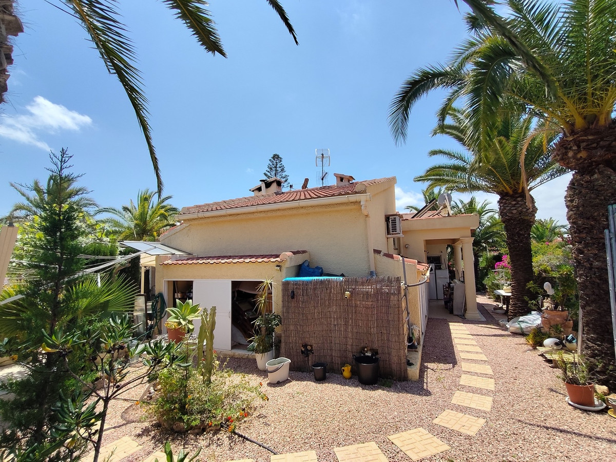 For sale - 3 Bedroom 2 Bathroom House - Detached Villa in Rojales - Ciudad Quesada  - Alicante