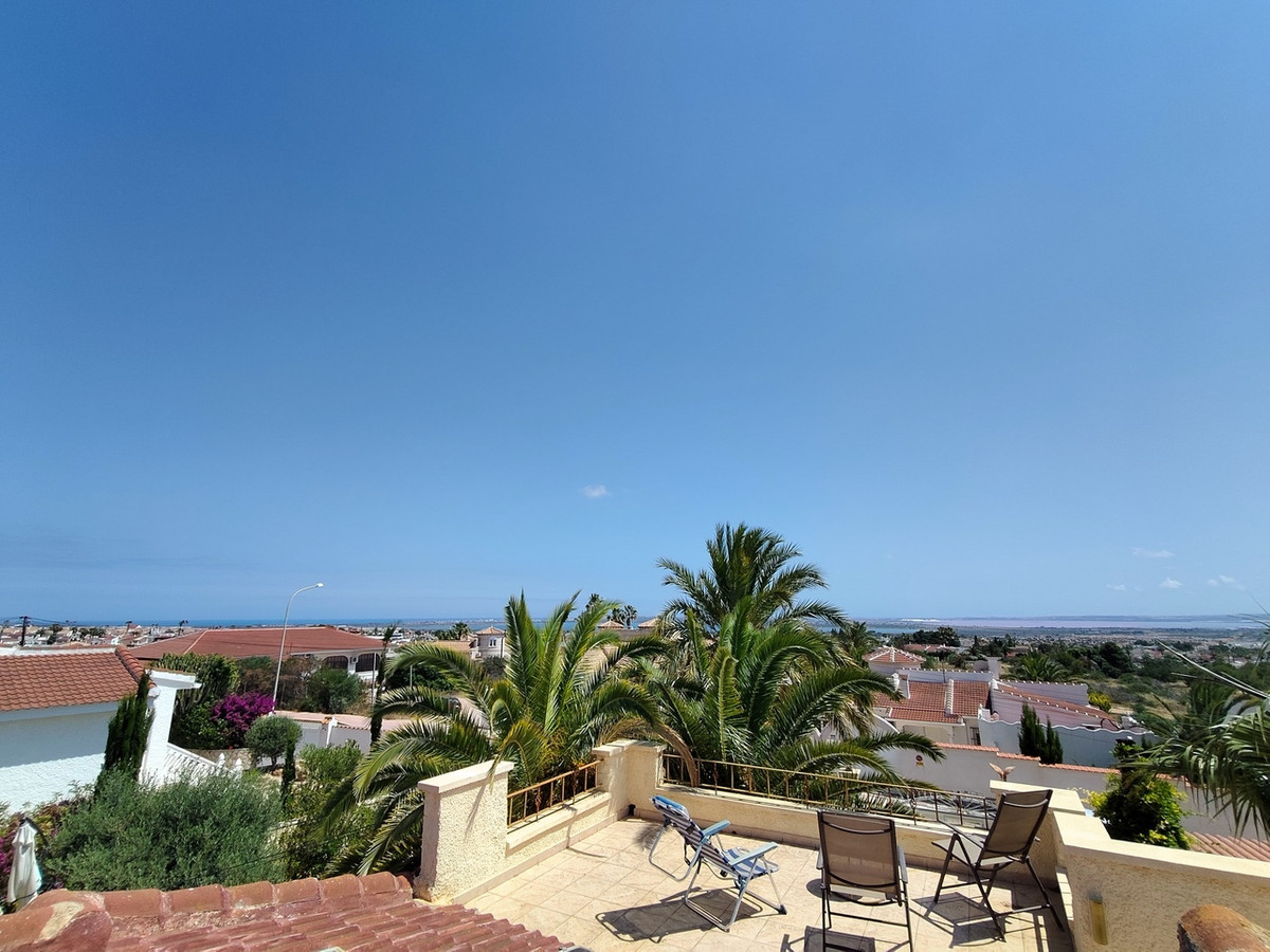 For sale - 3 Bedroom 2 Bathroom House - Detached Villa in Rojales - Ciudad Quesada  - Alicante
