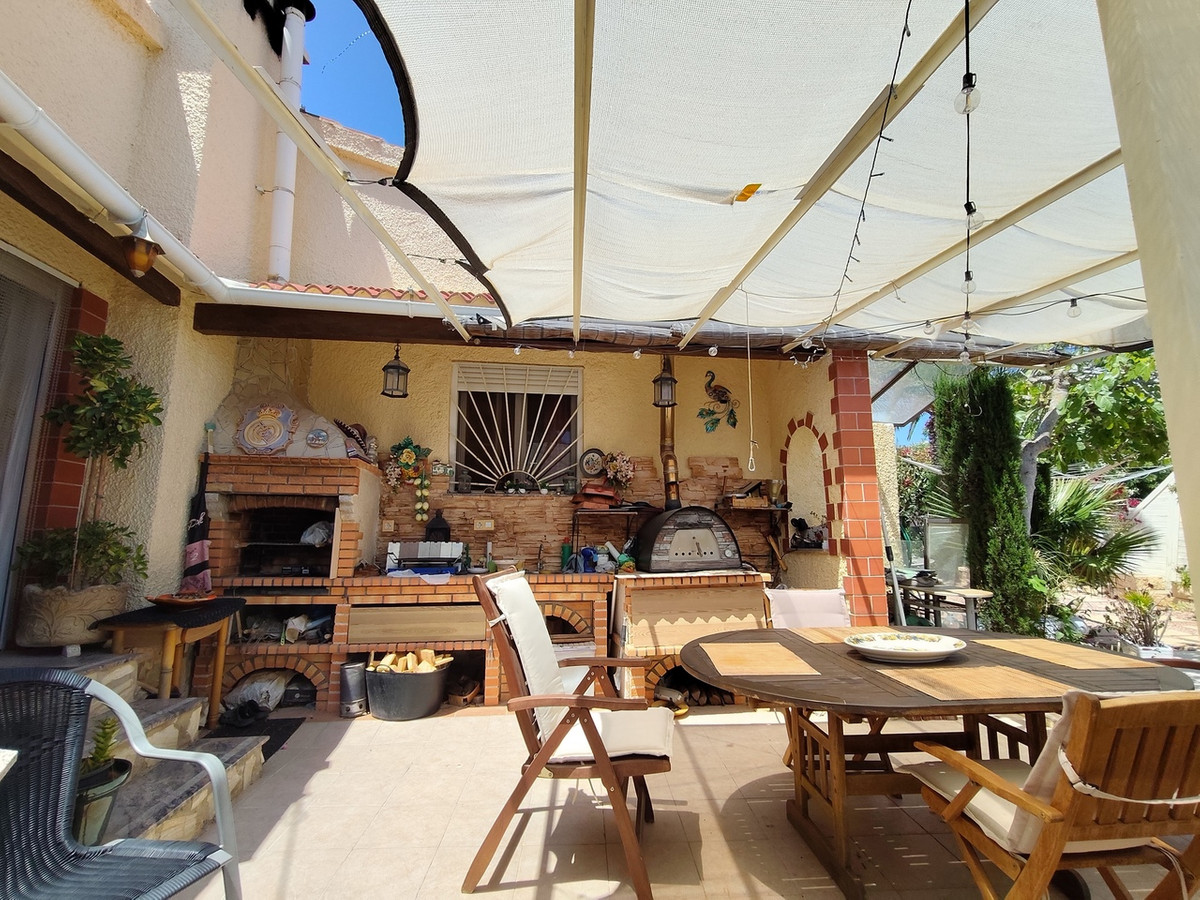 For sale - 3 Bedroom 2 Bathroom House - Detached Villa in Rojales - Ciudad Quesada  - Alicante