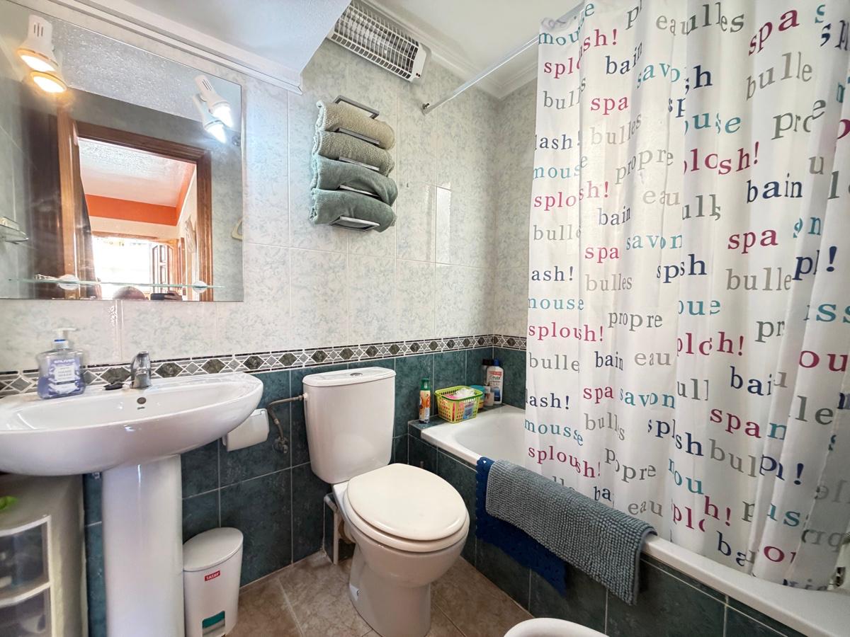 For sale - 3 Bedroom 2 Bathroom Apartment in Lomas de Cabo Roig - , Lomas de Cabo Roig, Alicante, Spain - Alicante