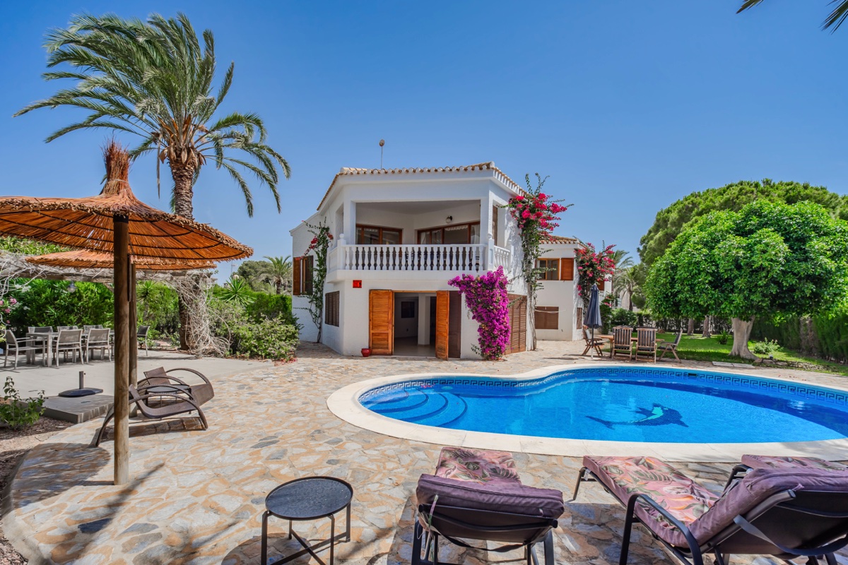 For sale - 4 Bedroom 3 Bathroom Villa in Cabo Roig - , Cabo Roig, Alicante, Spain - Alicante