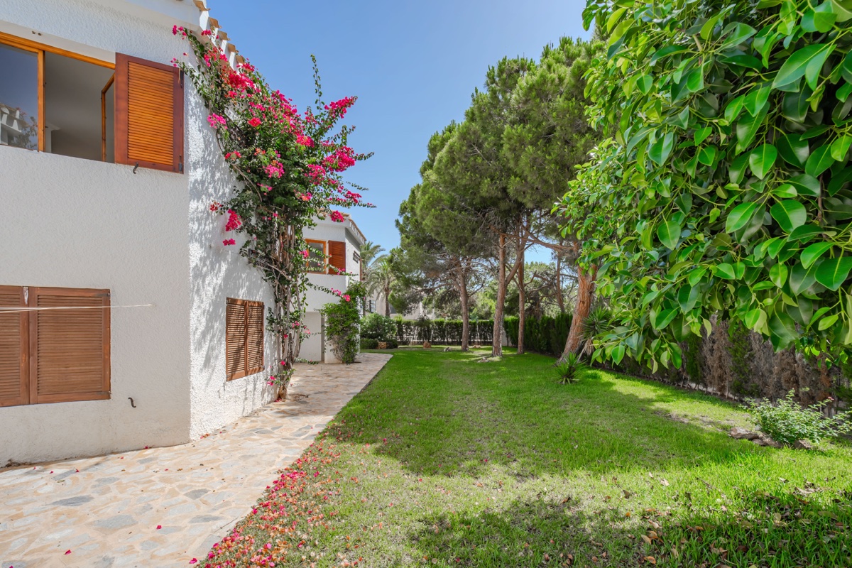 For sale - 4 Bedroom 3 Bathroom Villa in Cabo Roig - , Cabo Roig, Alicante, Spain - Alicante