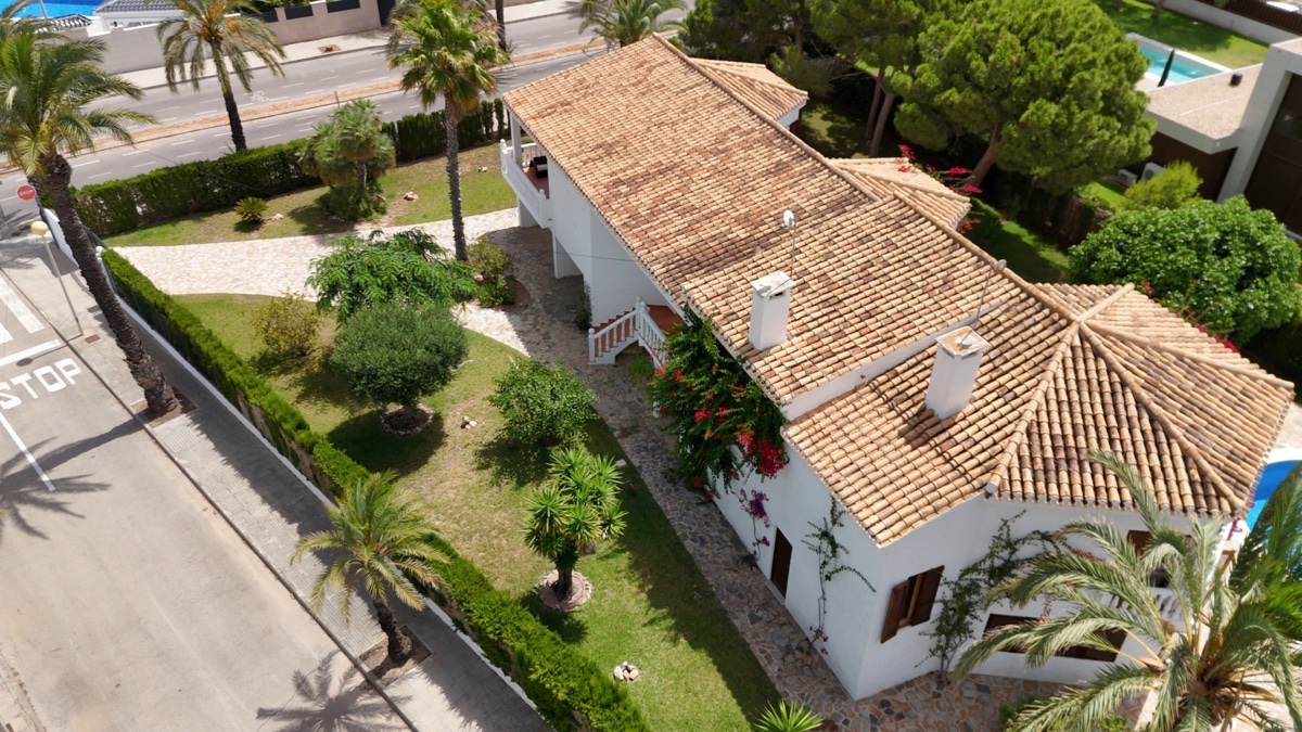 For sale - 4 Bedroom 3 Bathroom Villa in Cabo Roig - , Cabo Roig, Alicante, Spain - Alicante