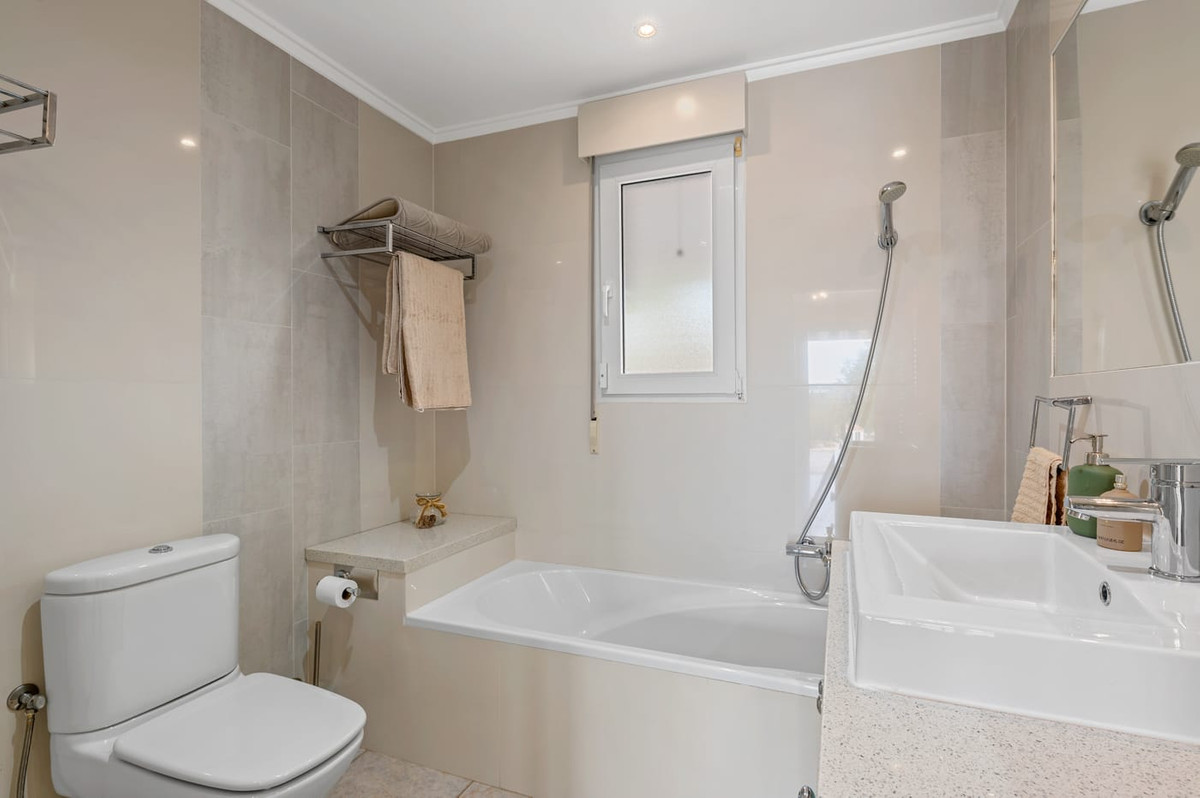 For sale - 4 Bedroom 3 Bathroom House - Finca - Cortijo in Orihuela - Torremendo  - Alicante