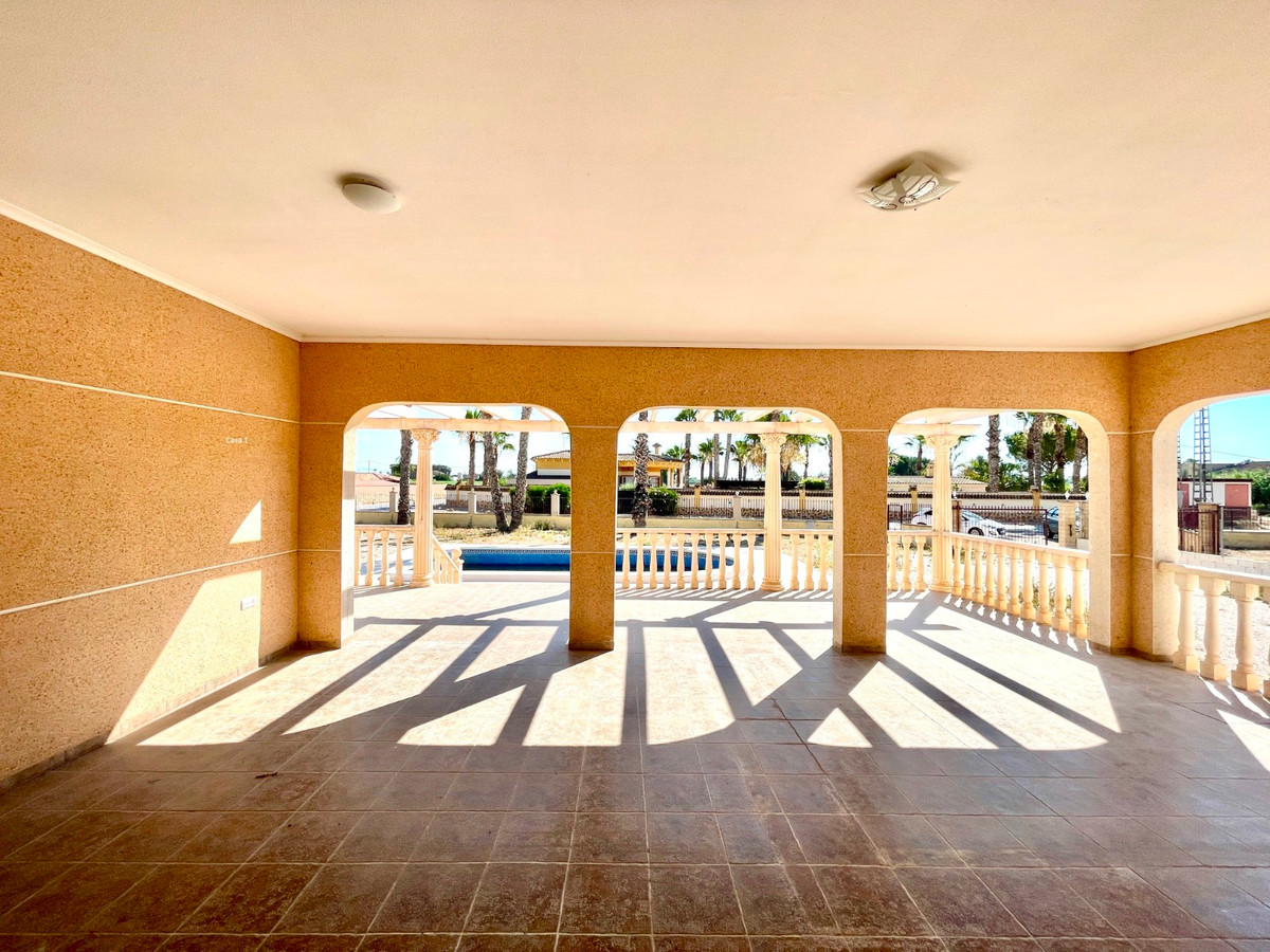 For sale - 4 Bedroom 3 Bathroom House - Detached Villa in Catral - Catral Centro  - Alicante