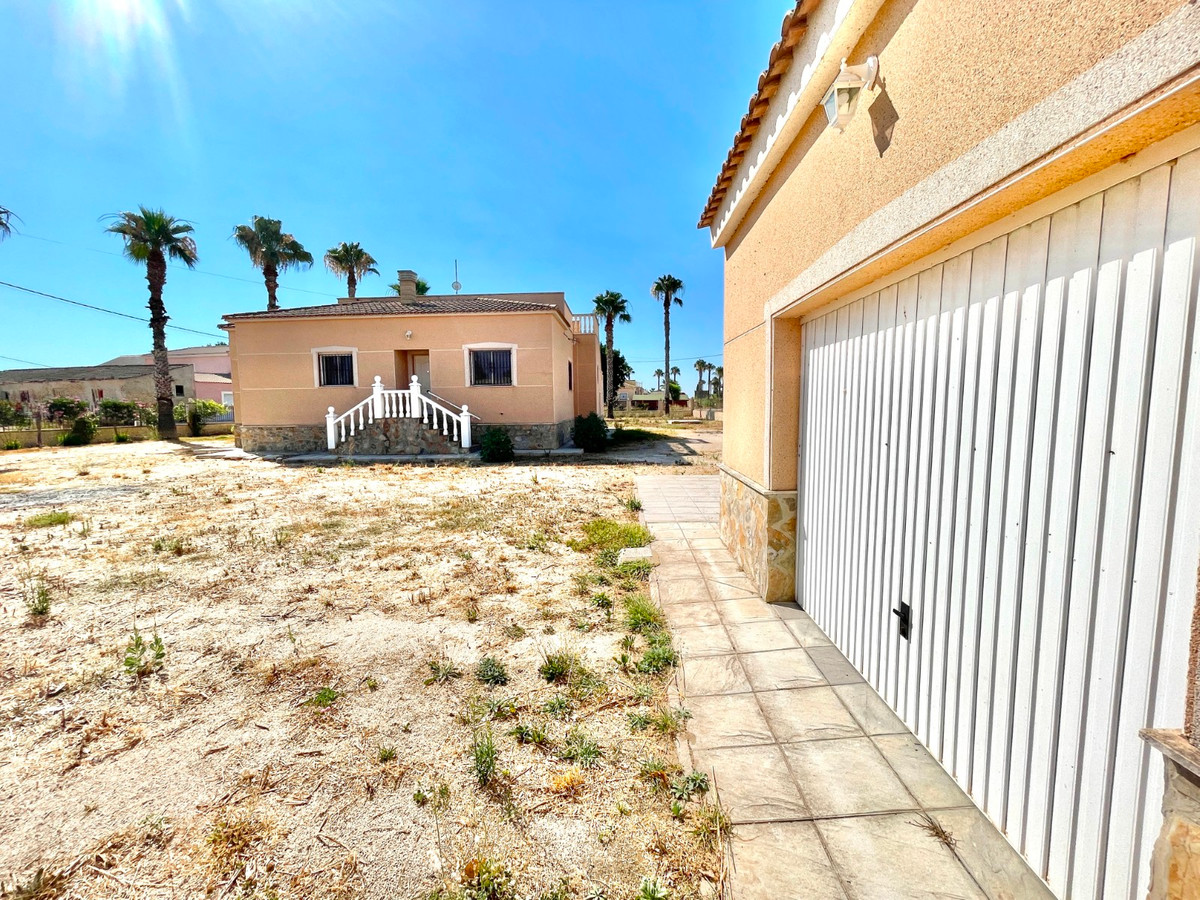 For sale - 4 Bedroom 3 Bathroom House - Detached Villa in Catral - Catral Centro  - Alicante
