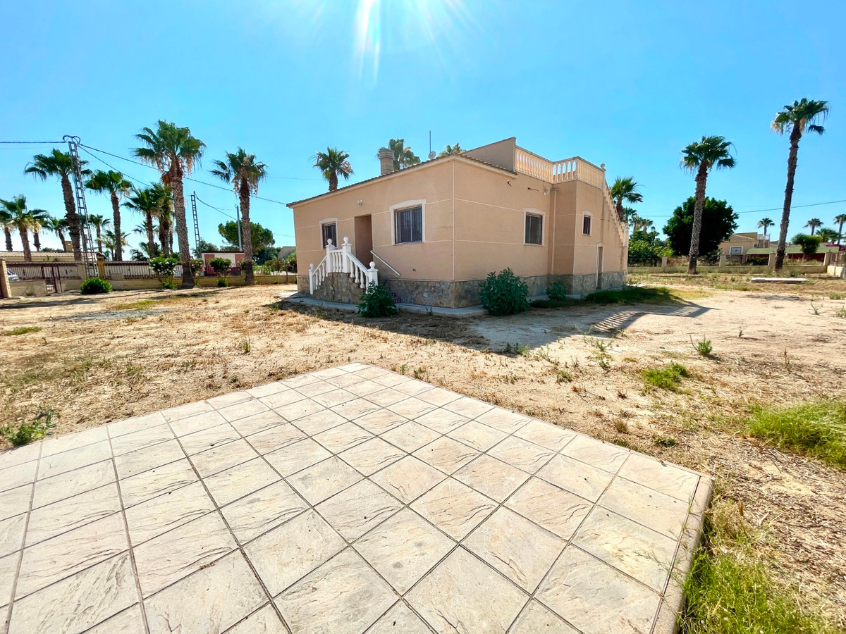 For sale - 4 Bedroom 3 Bathroom House - Detached Villa in Catral - Catral Centro  - Alicante