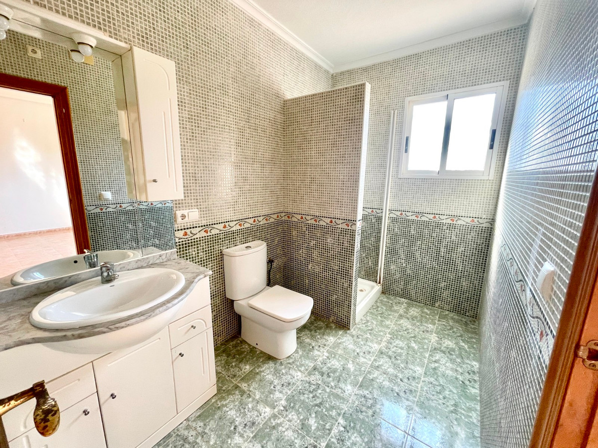For sale - 4 Bedroom 3 Bathroom House - Detached Villa in Catral - Catral Centro  - Alicante