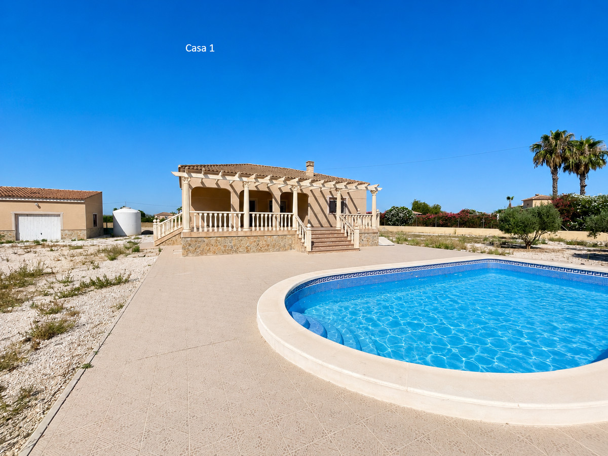 For sale - 4 Bedroom 3 Bathroom House - Detached Villa in Catral - Catral Centro  - Alicante