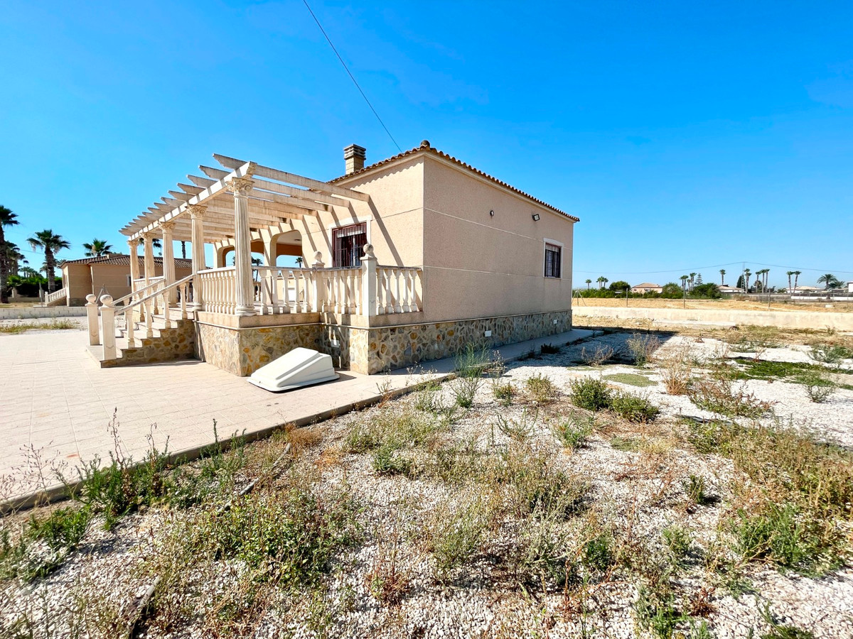 For sale - 4 Bedroom 3 Bathroom House - Detached Villa in Catral - Catral Centro  - Alicante