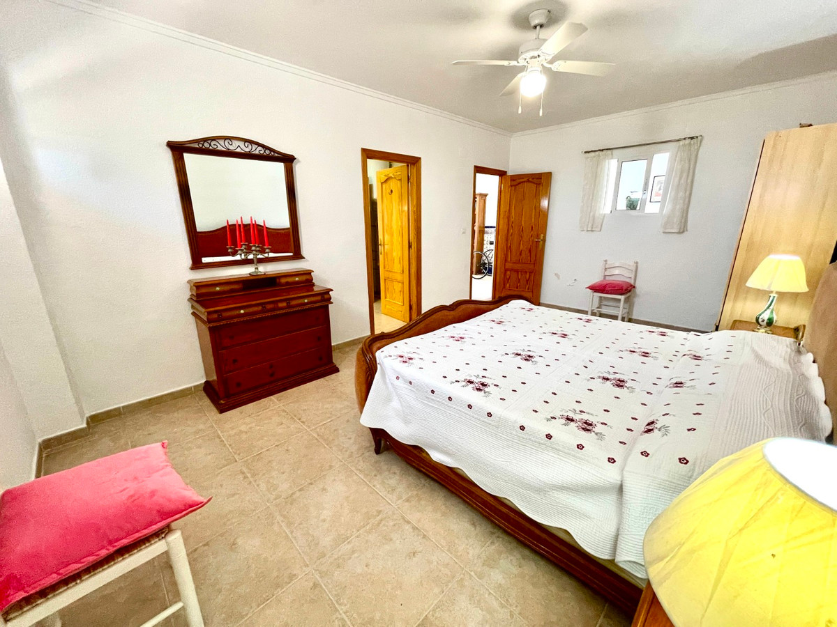For sale - 4 Bedroom 3 Bathroom House - Detached Villa in Daya Nueva - Daya Nueva Centro  - Alicante