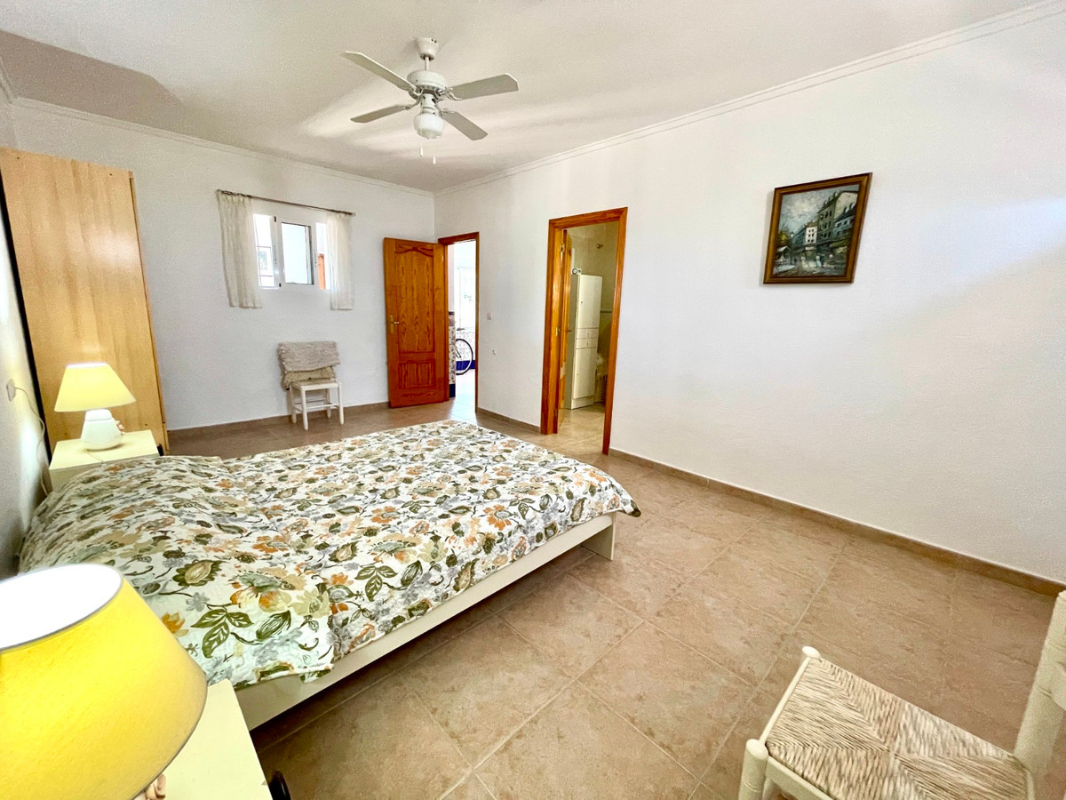 For sale - 4 Bedroom 3 Bathroom House - Detached Villa in Daya Nueva - Daya Nueva Centro  - Alicante