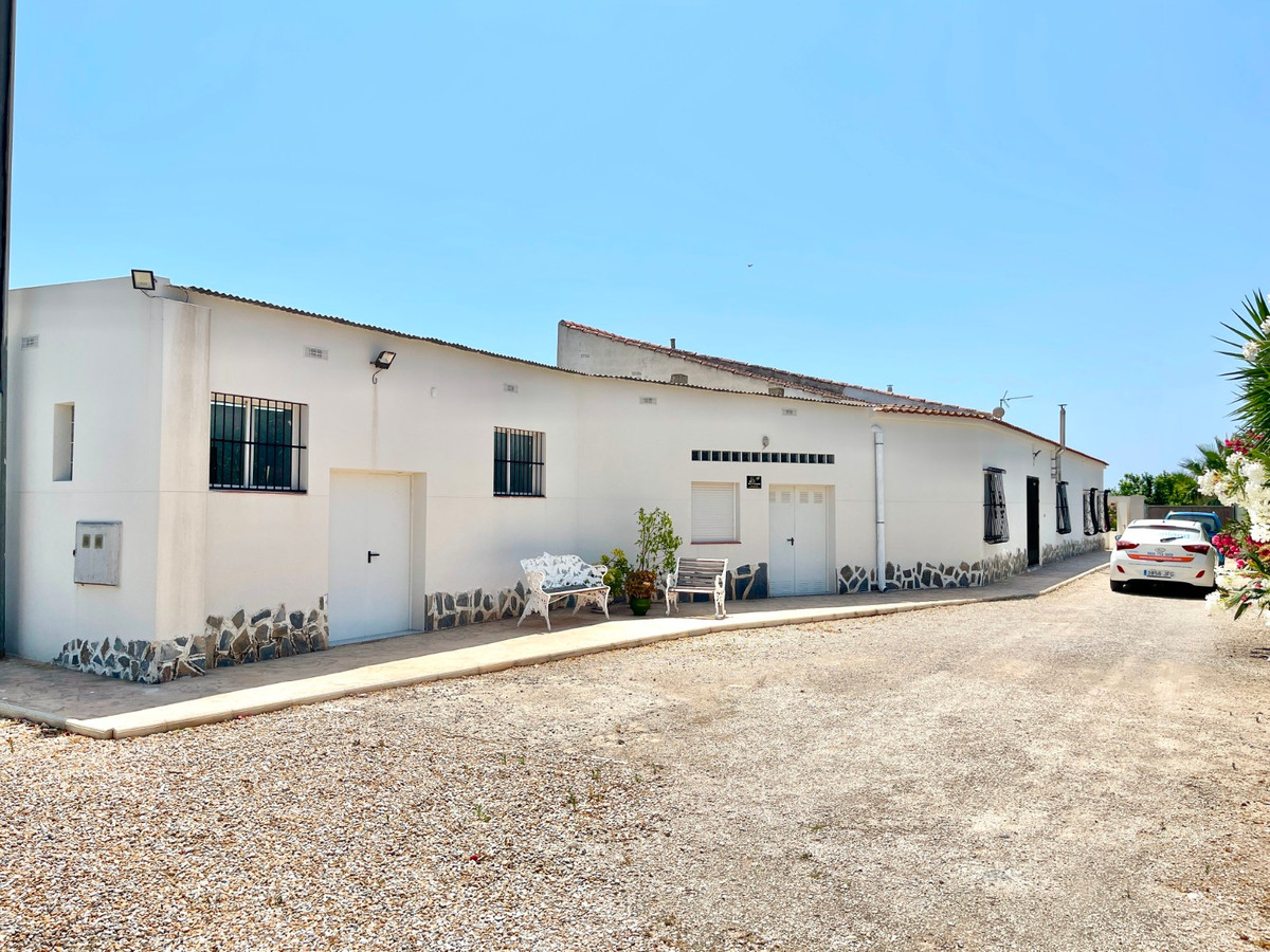 For sale - 4 Bedroom 3 Bathroom House - Detached Villa in Daya Nueva - Daya Nueva Centro  - Alicante