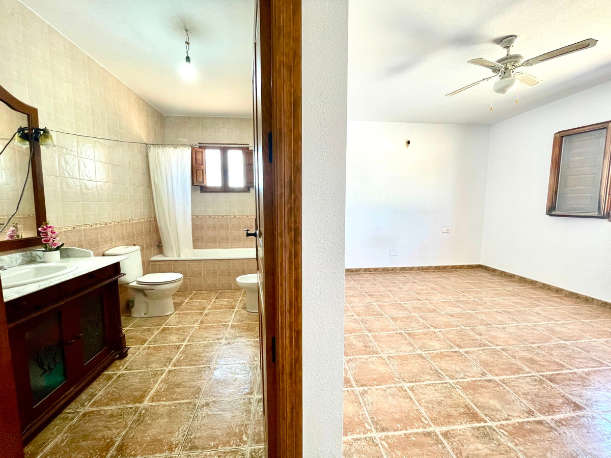 For sale - 4 Bedroom 3 Bathroom House - Detached Villa in Catral - Catral Centro  - Alicante