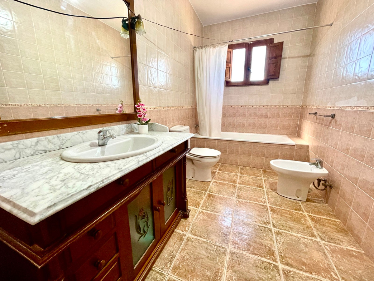 For sale - 4 Bedroom 3 Bathroom House - Detached Villa in Catral - Catral Centro  - Alicante