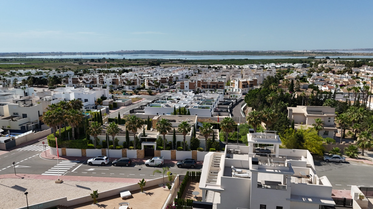 For sale - 2 Bedroom 2 Bathroom House - Bungalow in Rojales - Ciudad Quesada  - Alicante