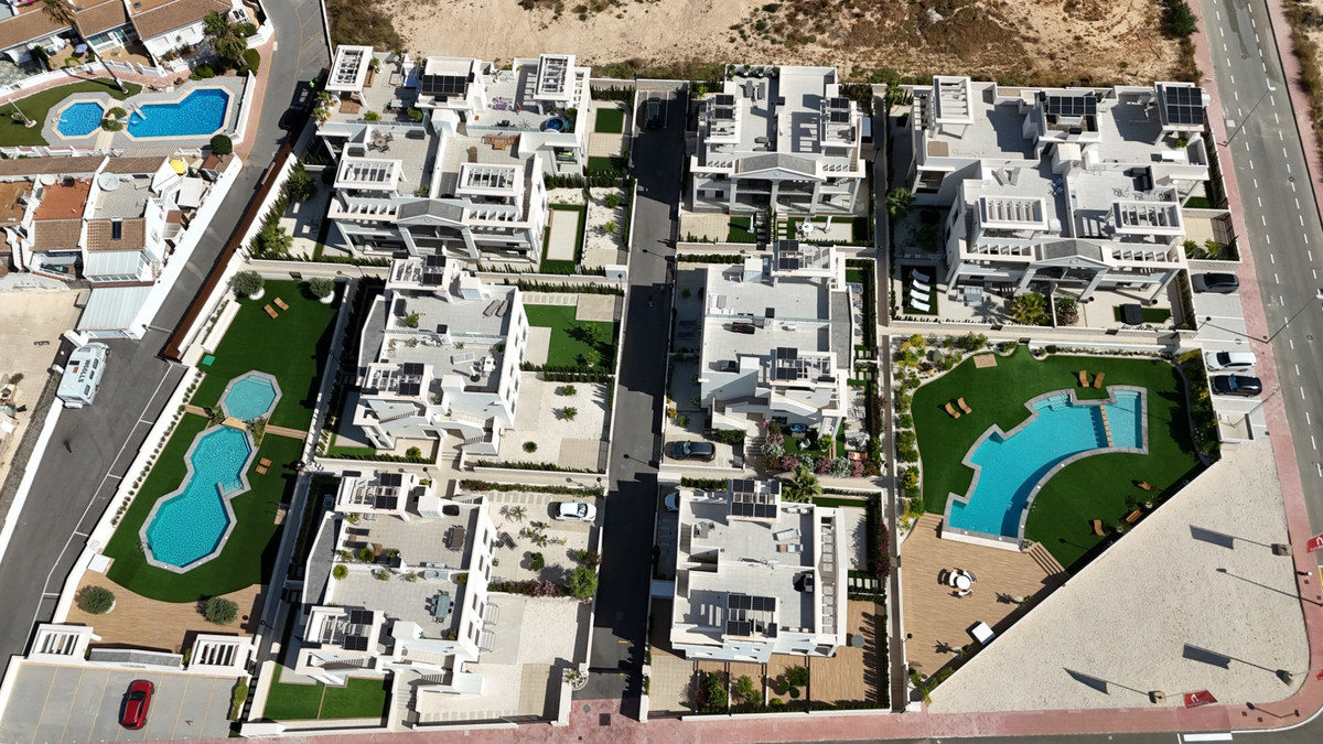 For sale - 2 Bedroom 2 Bathroom House - Bungalow in Rojales - Ciudad Quesada  - Alicante