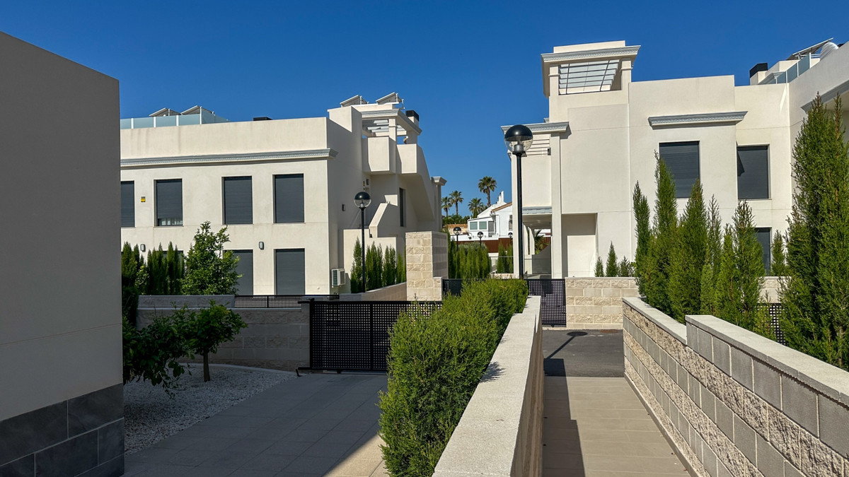 For sale - 2 Bedroom 2 Bathroom House - Bungalow in Rojales - Ciudad Quesada  - Alicante