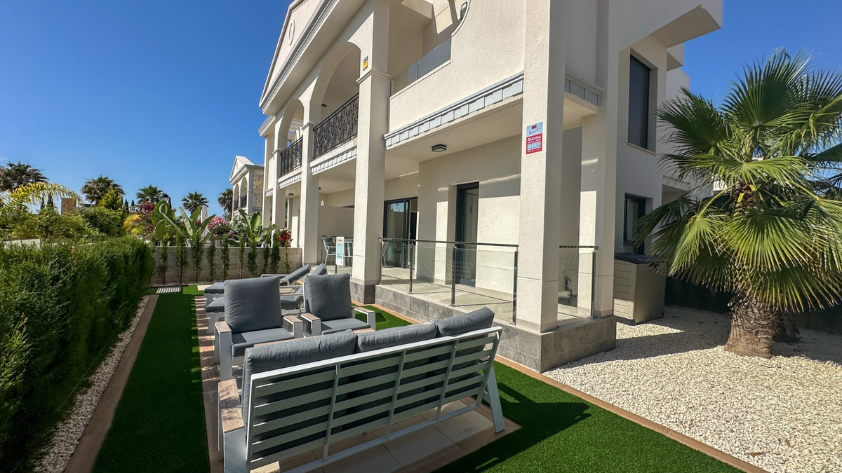 For sale - 2 Bedroom 2 Bathroom House - Bungalow in Rojales - Ciudad Quesada  - Alicante