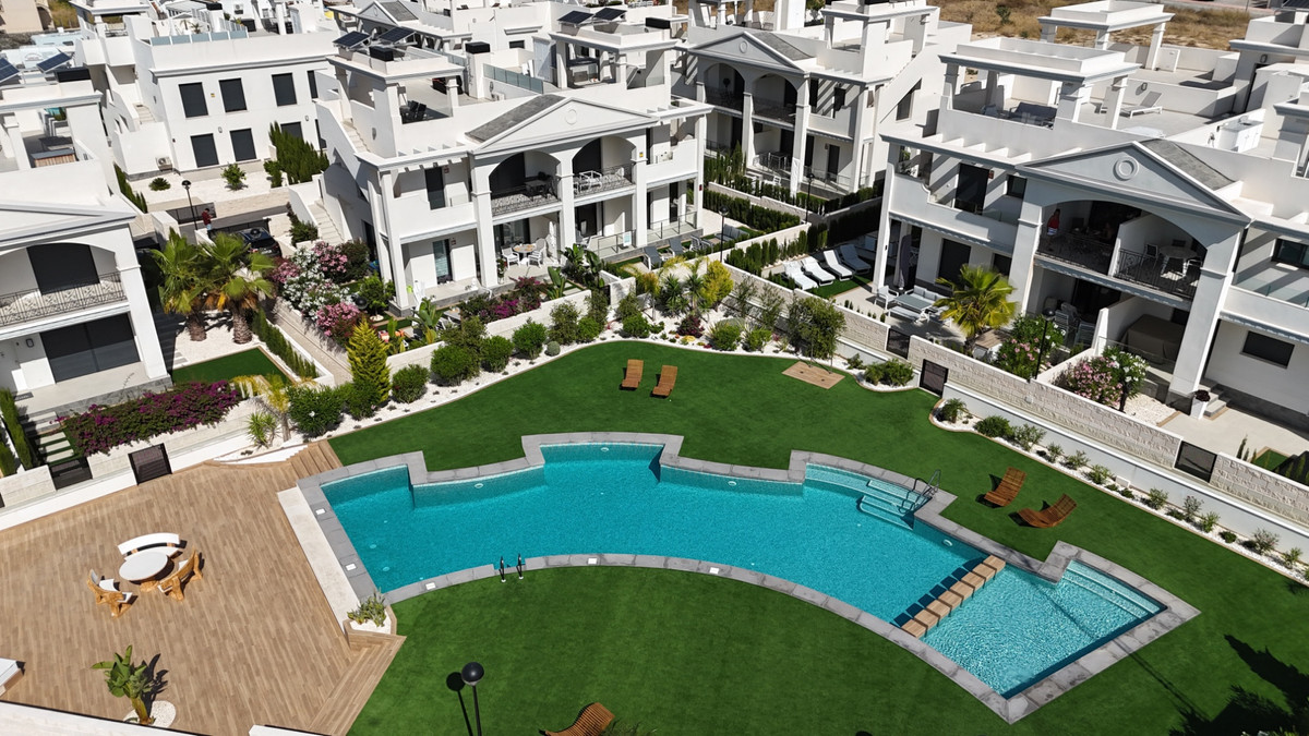 For sale - 2 Bedroom 2 Bathroom House - Bungalow in Rojales - Ciudad Quesada  - Alicante