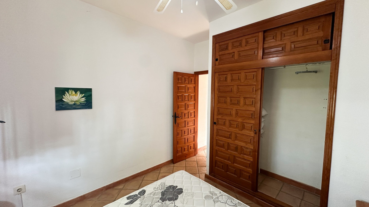 For sale - 4 Bedroom 2 Bathroom Detached Villa in Cabo Roig  - Cabo Roig  - Alicante