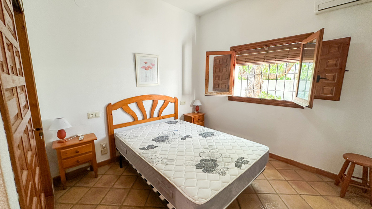 For sale - 4 Bedroom 2 Bathroom Detached Villa in Cabo Roig  - Cabo Roig  - Alicante