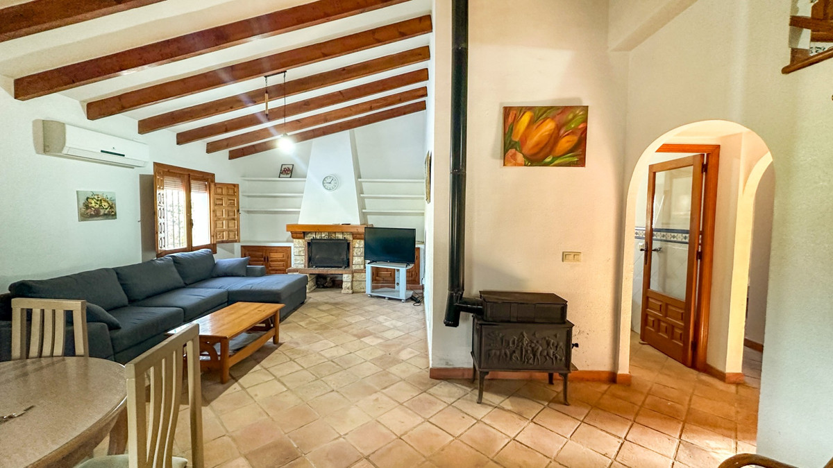 For sale - 4 Bedroom 2 Bathroom Detached Villa in Cabo Roig  - Cabo Roig  - Alicante