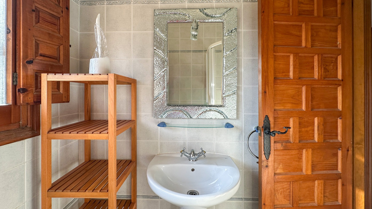 For sale - 4 Bedroom 2 Bathroom Detached Villa in Cabo Roig  - Cabo Roig  - Alicante