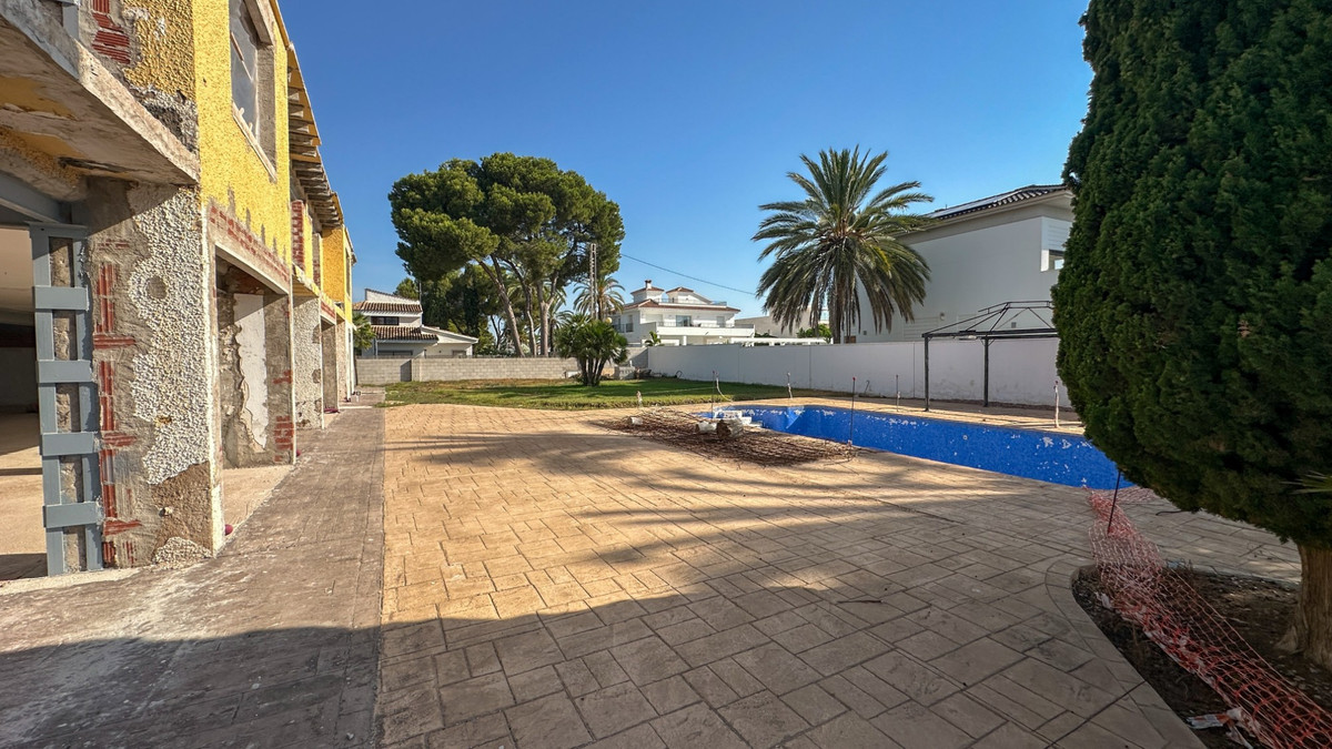 For sale - 5 Bedroom 3 Bathroom House - Detached Villa in Orihuela - Cabo Roig  - Alicante