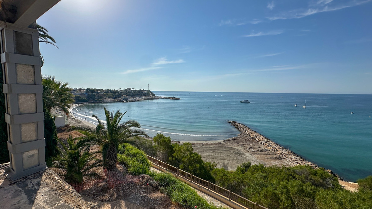 For sale - 5 Bedroom 3 Bathroom House - Detached Villa in Orihuela - Cabo Roig  - Alicante
