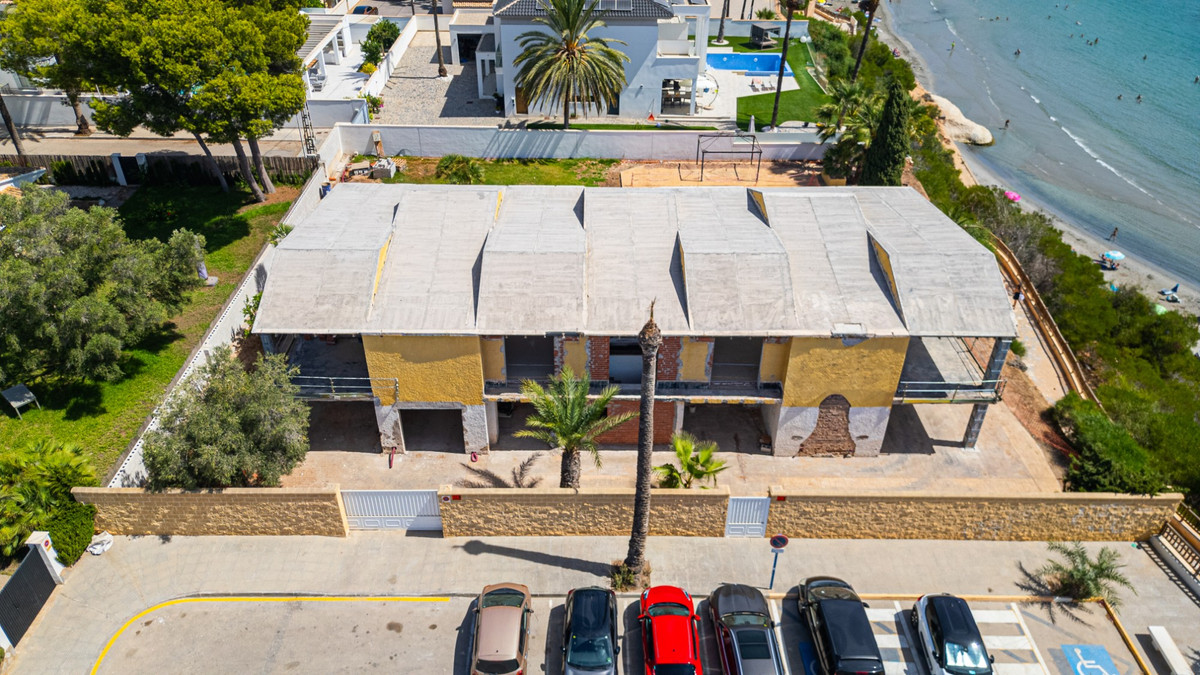For sale - 5 Bedroom 3 Bathroom House - Detached Villa in Orihuela - Cabo Roig  - Alicante