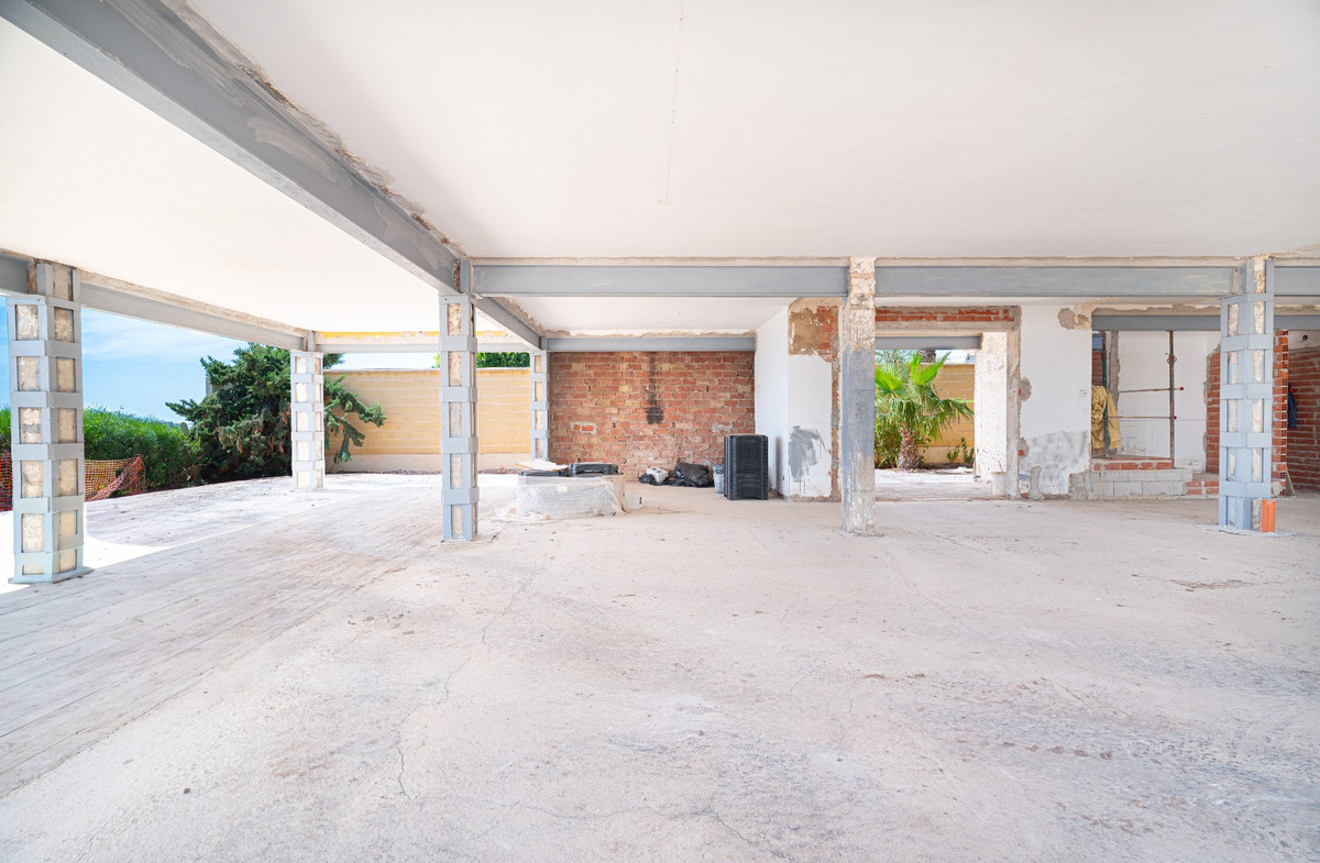 For sale - 5 Bedroom 3 Bathroom House - Detached Villa in Orihuela - Cabo Roig  - Alicante