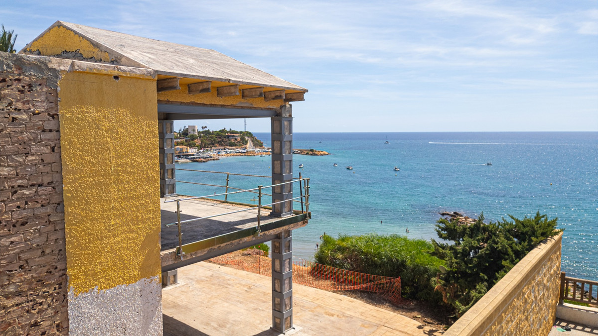 For sale - 5 Bedroom 3 Bathroom House - Detached Villa in Orihuela - Cabo Roig  - Alicante