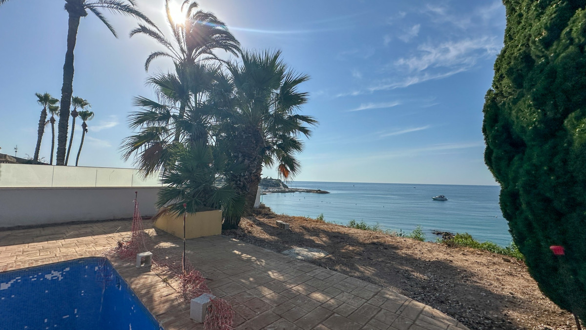 For sale - 5 Bedroom 3 Bathroom House - Detached Villa in Orihuela - Cabo Roig  - Alicante